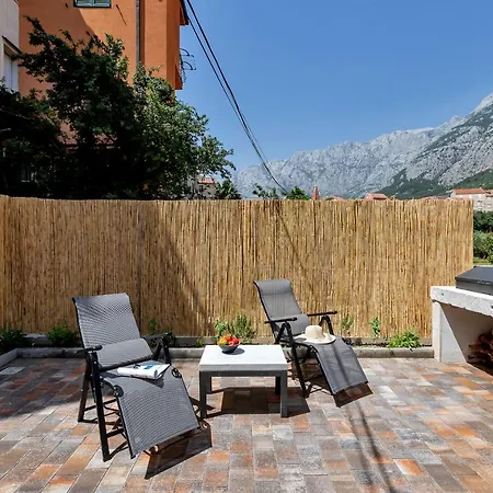 アパート Marineta